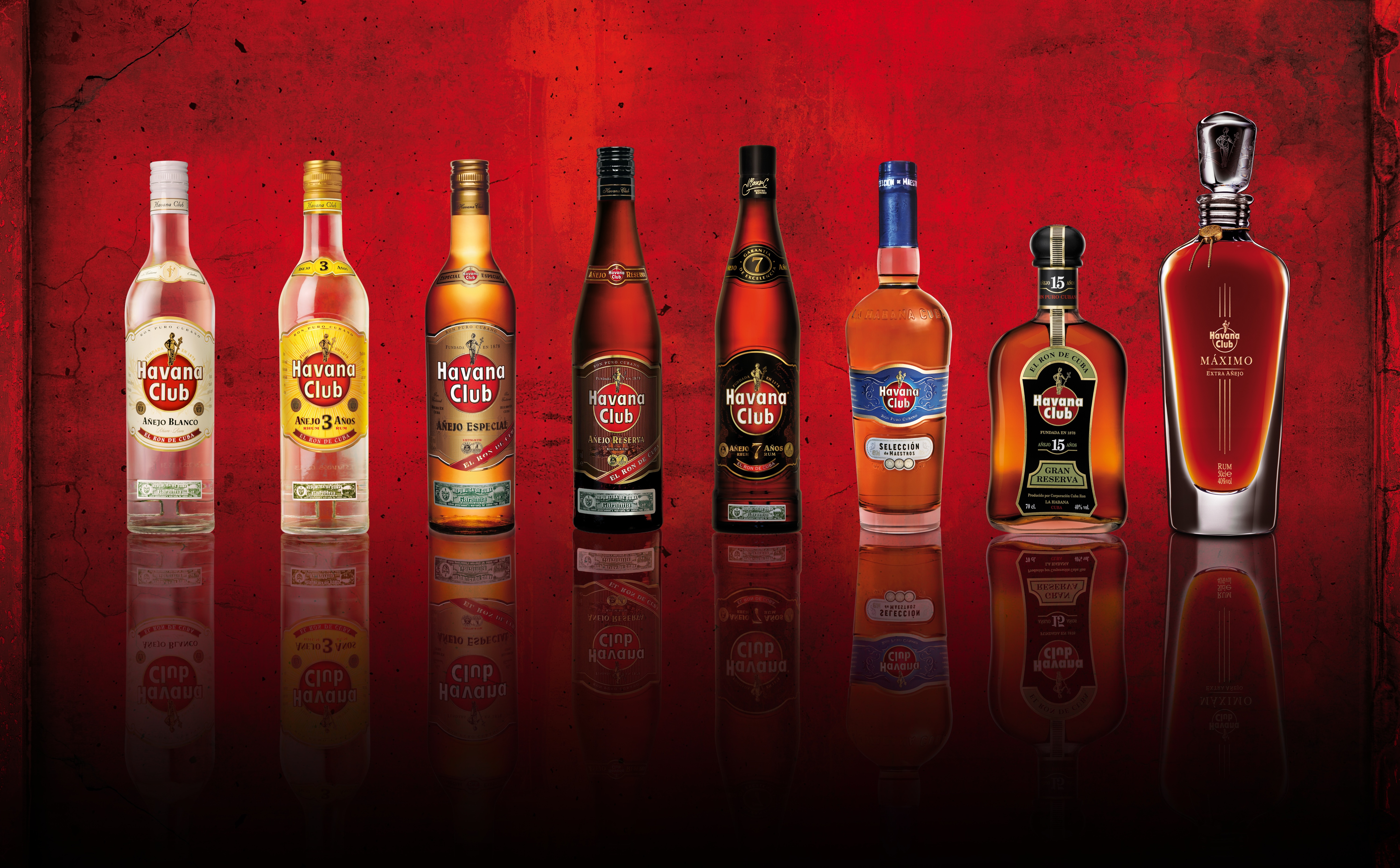 Volledige Havana Club rumcollectie met verschillende flessen op display